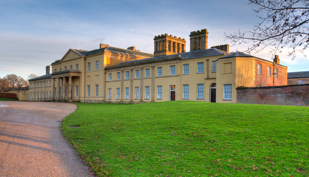 Heaton Hall (CC BY-SA 2.0 David Dixon)