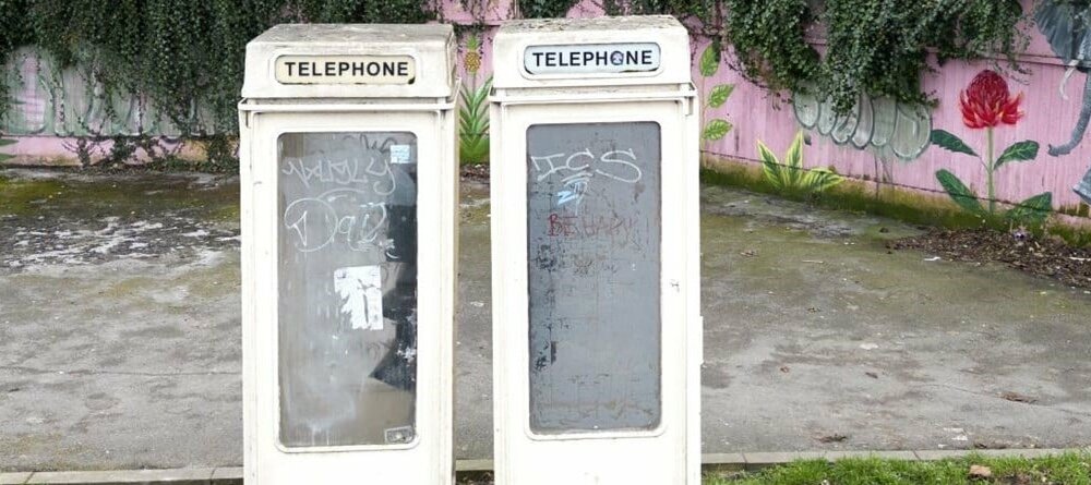 Pair of K8 phone kiosks on Princes Avenue: Park Gove, Hull. © Historic England Archive